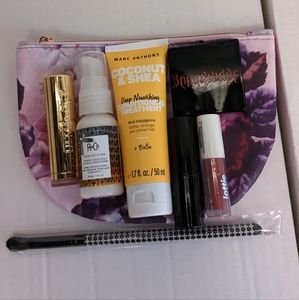 IPSY Makeup Bag w/Samples